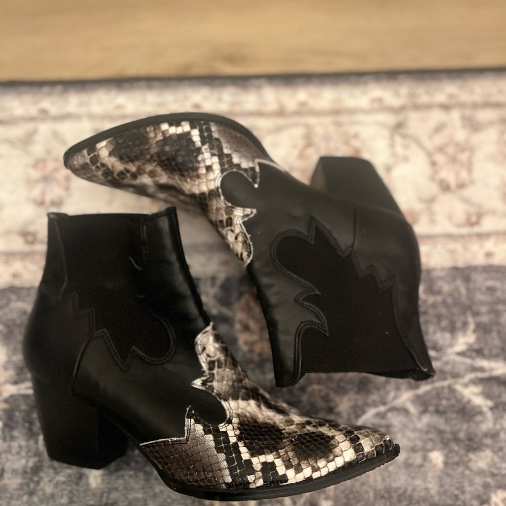 Coconuts by Matisse Black and Brown Ankle Boots - Picture 6 of 7